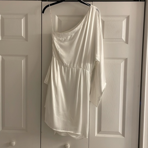 NWOT Elliatt Saronic One-Shoulder Dress - Picture 8 of 11